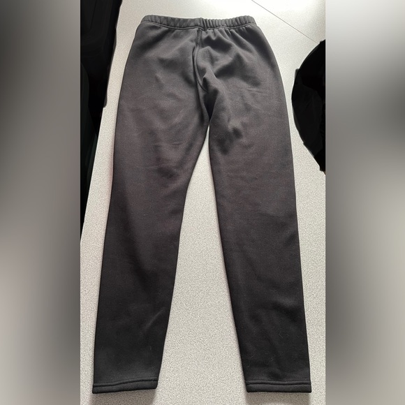 In Style Black Fuzzy Lined Leggings Size Medium - Picture 2 of 9